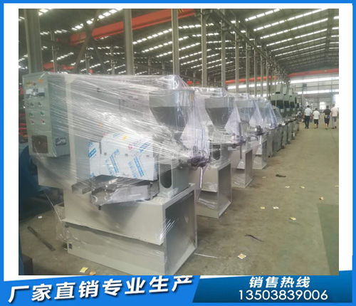 榨油机打包准备发货.jpg